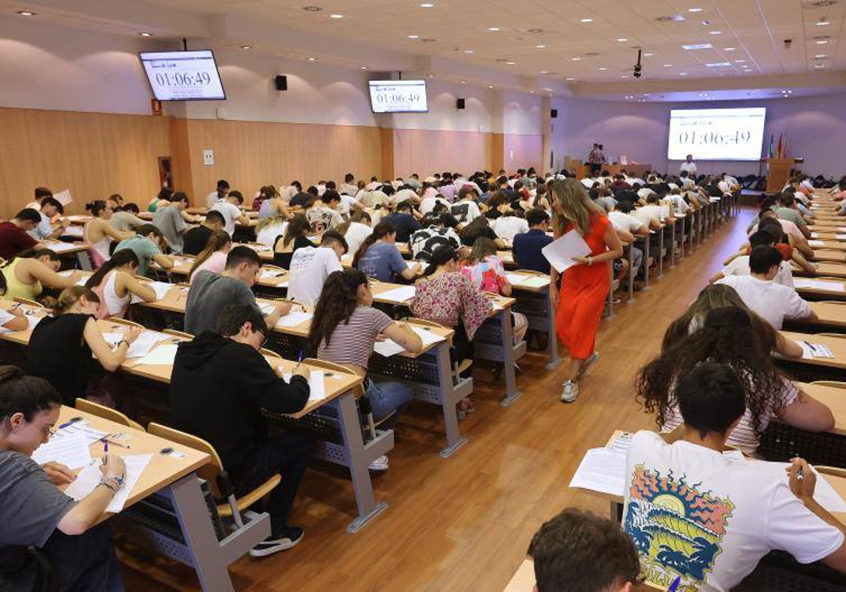 Alumnos se enfrentan a la Selectividad en Sevilla