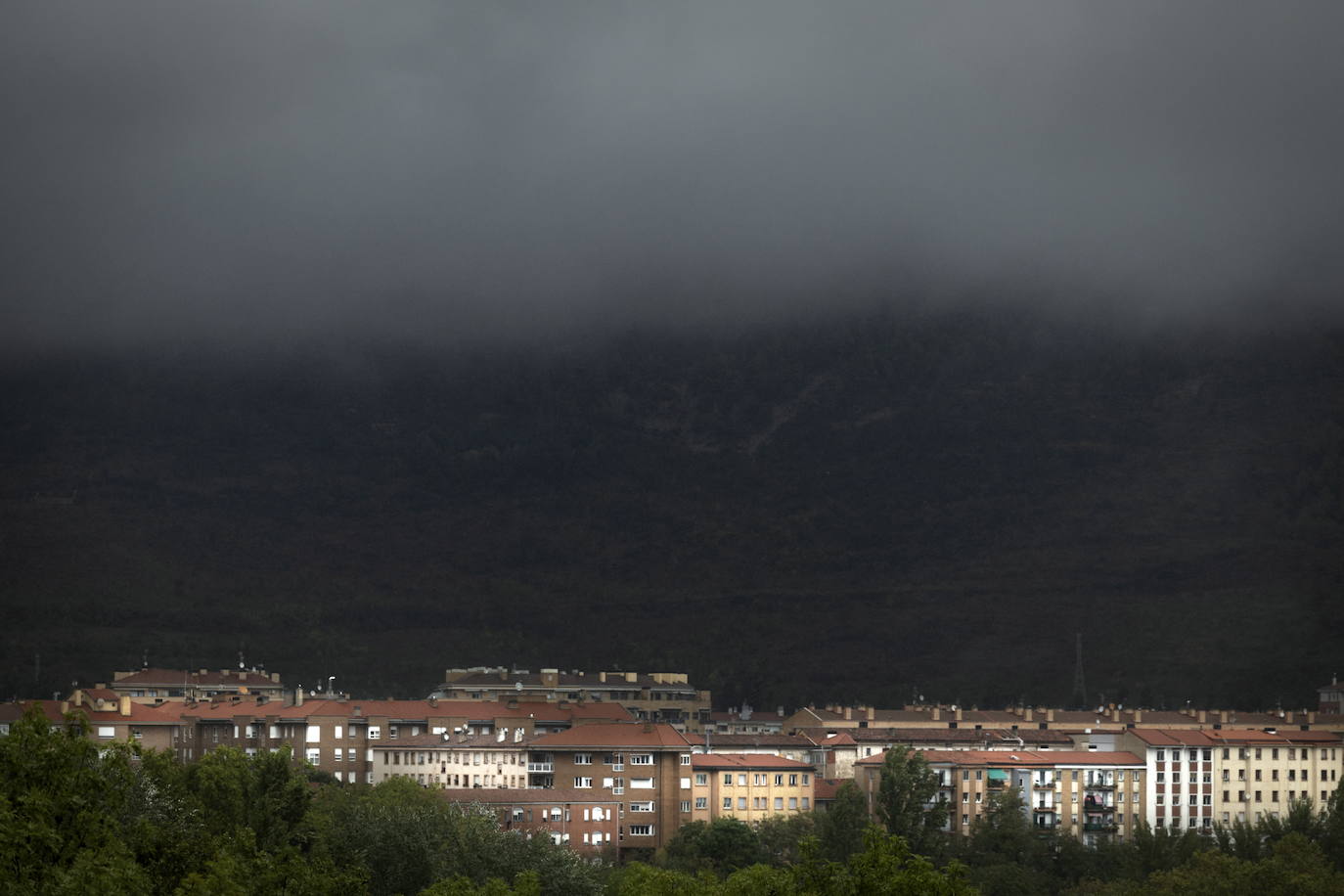 En menos de 24 horas se han acumulado entre 100 y 120 litros por metro cuadrado en Pamplona