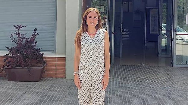 Reyes Bergillos Giménez nunca se planteó cursar Medicina en Cataluña. No quería que el catalán y la tensión política empañaran su carrera. Estudió en Córdoba. No se arrepiente y culpa a la lengua de la caída del alumnado