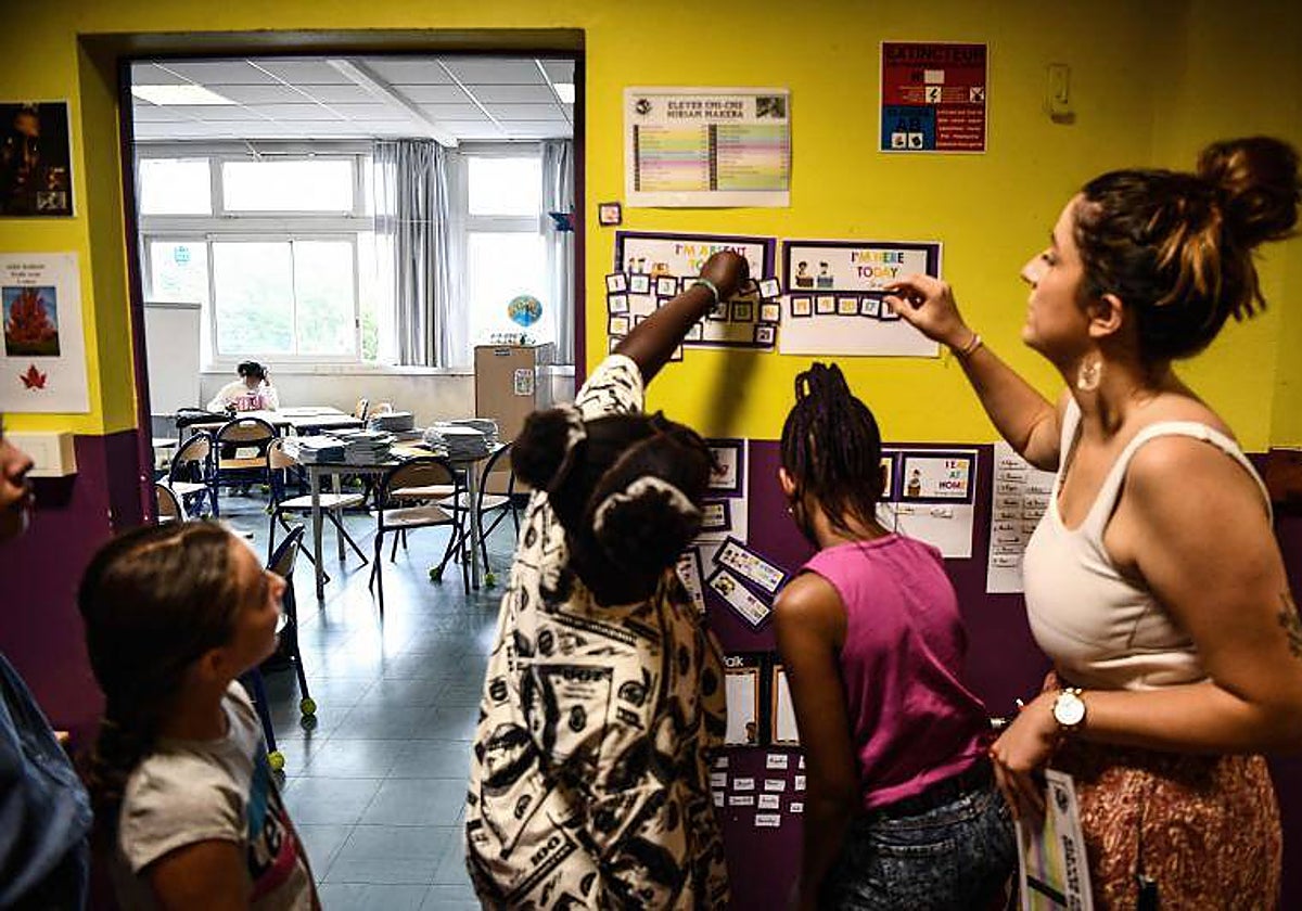 Alumnos franceses de la localidad de Lormont en el primer día de clase