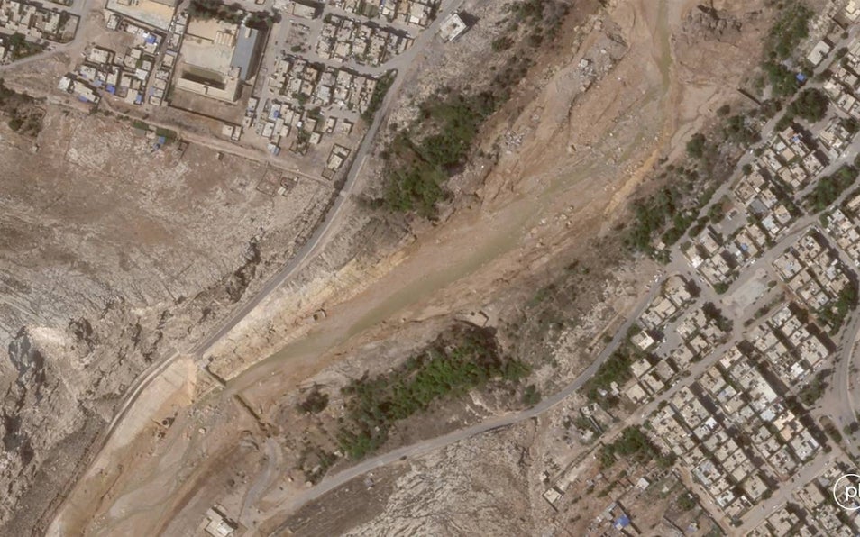 Imagen después - El antes y después de las inundaciones en Libia: cadáveres flotando y destrucción a vista de satélite