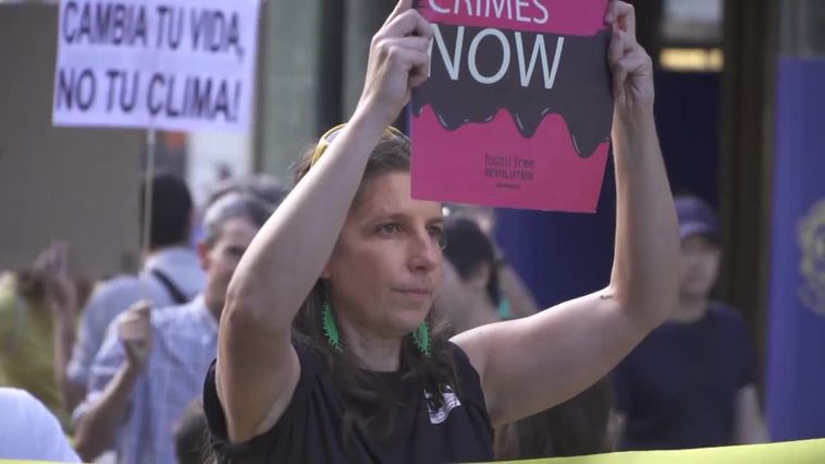 Miles de personas exigen en 20 ciudades españolas el fin de los combustibles fósiles