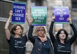 Frente común de las feministas de siete países para poner fin a los bloqueadores de la pubertad
