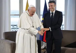 Macron responde al Papa: «Francia no puede acoger toda la miseria del mundo»
