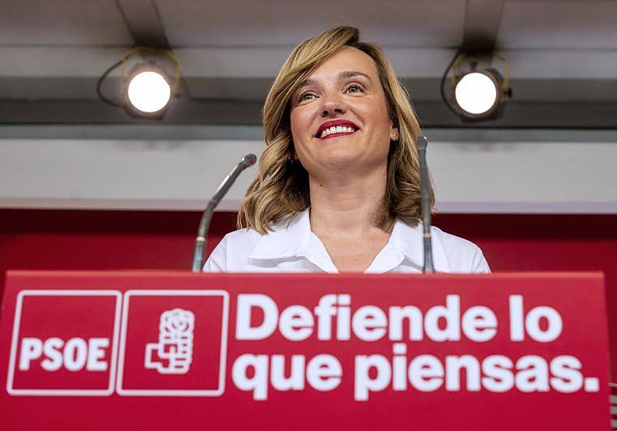 La portavoz del PSOE y ministra de Educación, Pilar Alegría durante una rueda de prensa