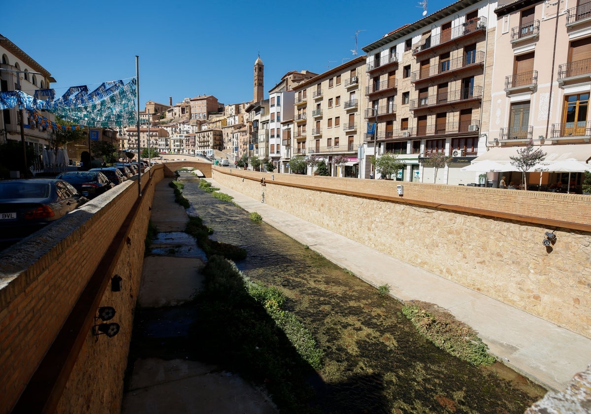 Vista del río Queiles a su paso por la localidad de Tarazona