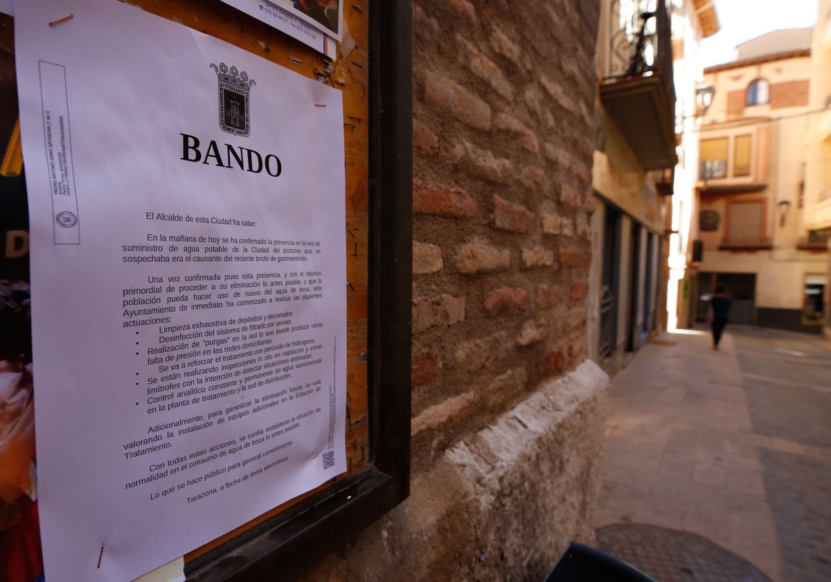 Desde el 11 de septiembre Tarazona tiene prohibido consumir agua del grifo para beber, lavarse los dientes o hervir la comida. Imagen del bando municipal que lo comunica