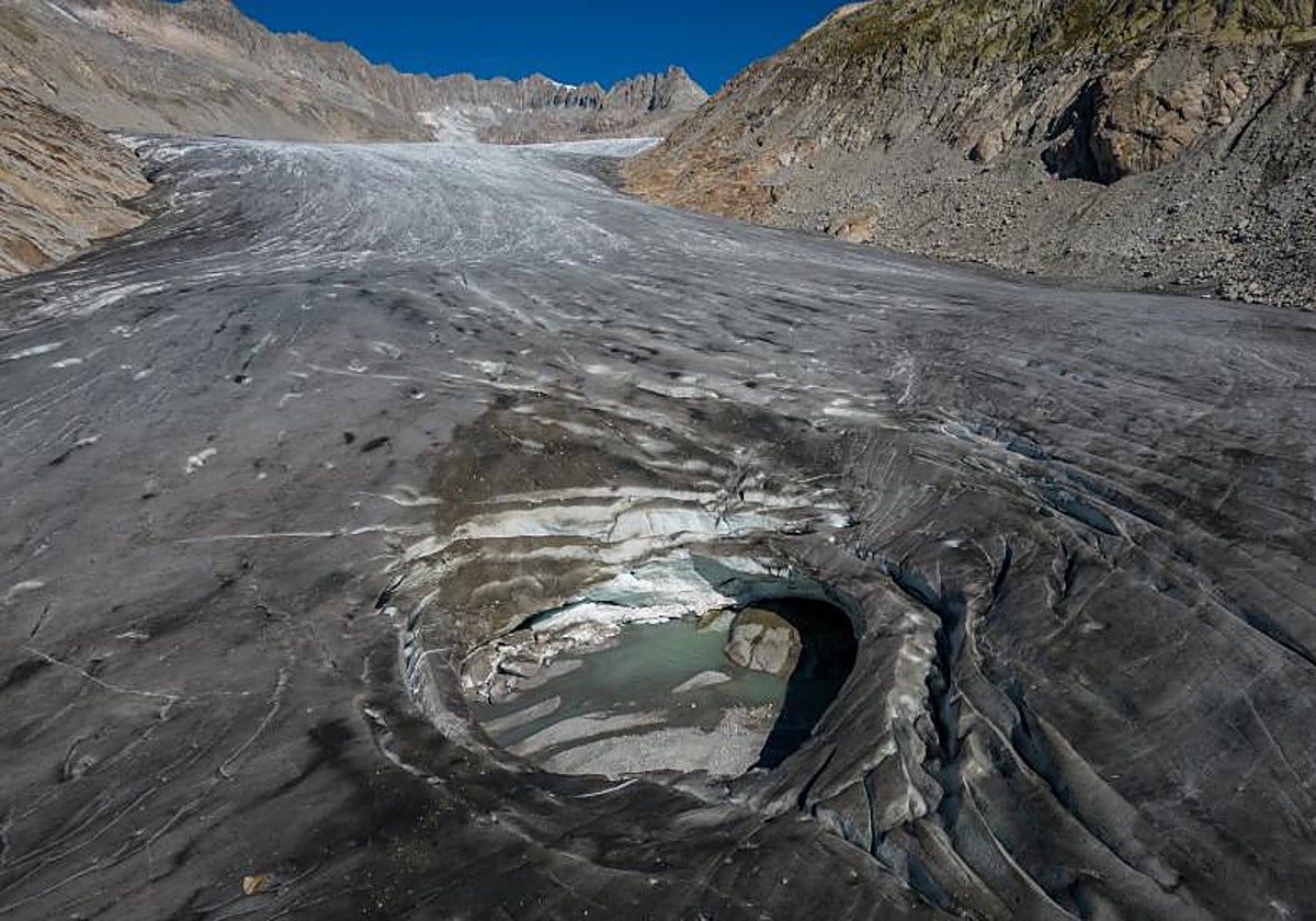 Glaciar del Ródano, en Obergoms, Suiza,