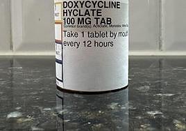 Estados Unidos recomienda tomar un común antibiótico tras tener relaciones 'de riesgo' para prevenir las ETS