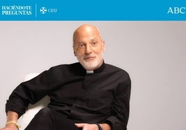 «Rezamos cantando y cantamos rezando. Las canciones educan el alma»