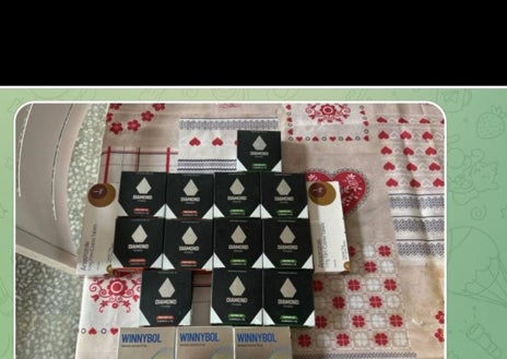 Imagen secundaria 1 - Capturas de los grupos de Telegram donde se distribuyen abiertamente productos esteroides. Algunos promocionan los resultados que se obtienen al tomar estos estupefacientes, otros la llegada de sus envíos y algunos hasta cuelgan su gama de ofertas