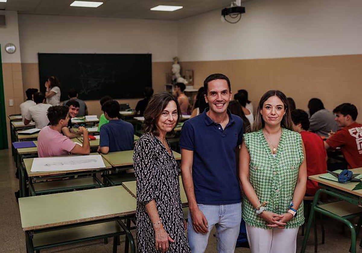 Los docentes Pilar Romero, Ignacio Dutrus y Carolina Novella del colegio Claret de Madrid