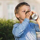 Bebidas energéticas: los efectos peligrosos en menores que han llevado a Galicia a prohibirlas