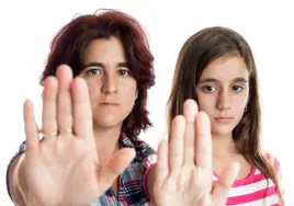 Cuatro de cada diez adolescentes víctimas de violencia de género no son conscientes de que lo son; el 70% no denuncia