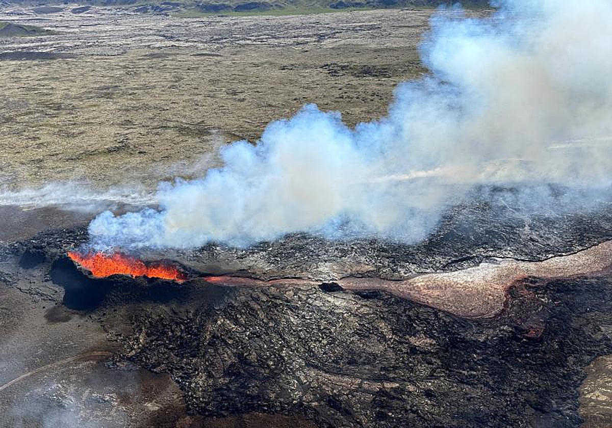 Erupción de un volcán en la península de Reykjanes, Islandia, 12 de julio de 2023