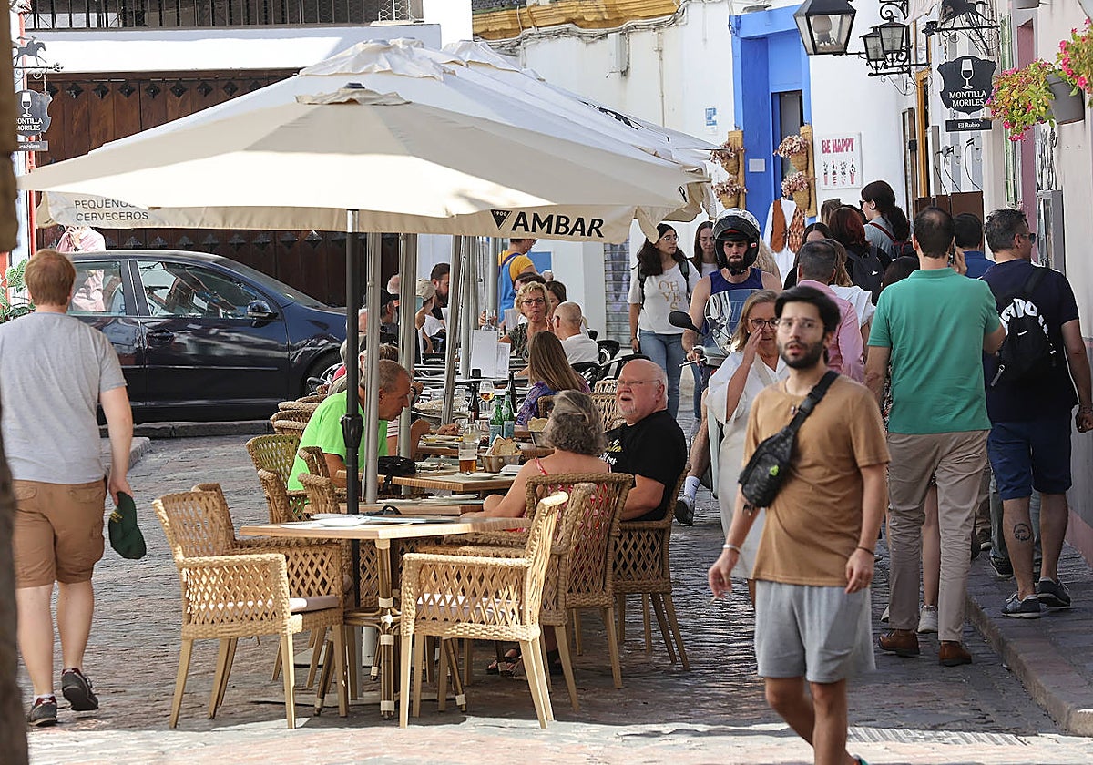 Terraza en un bar de España, en una imagen de archivo