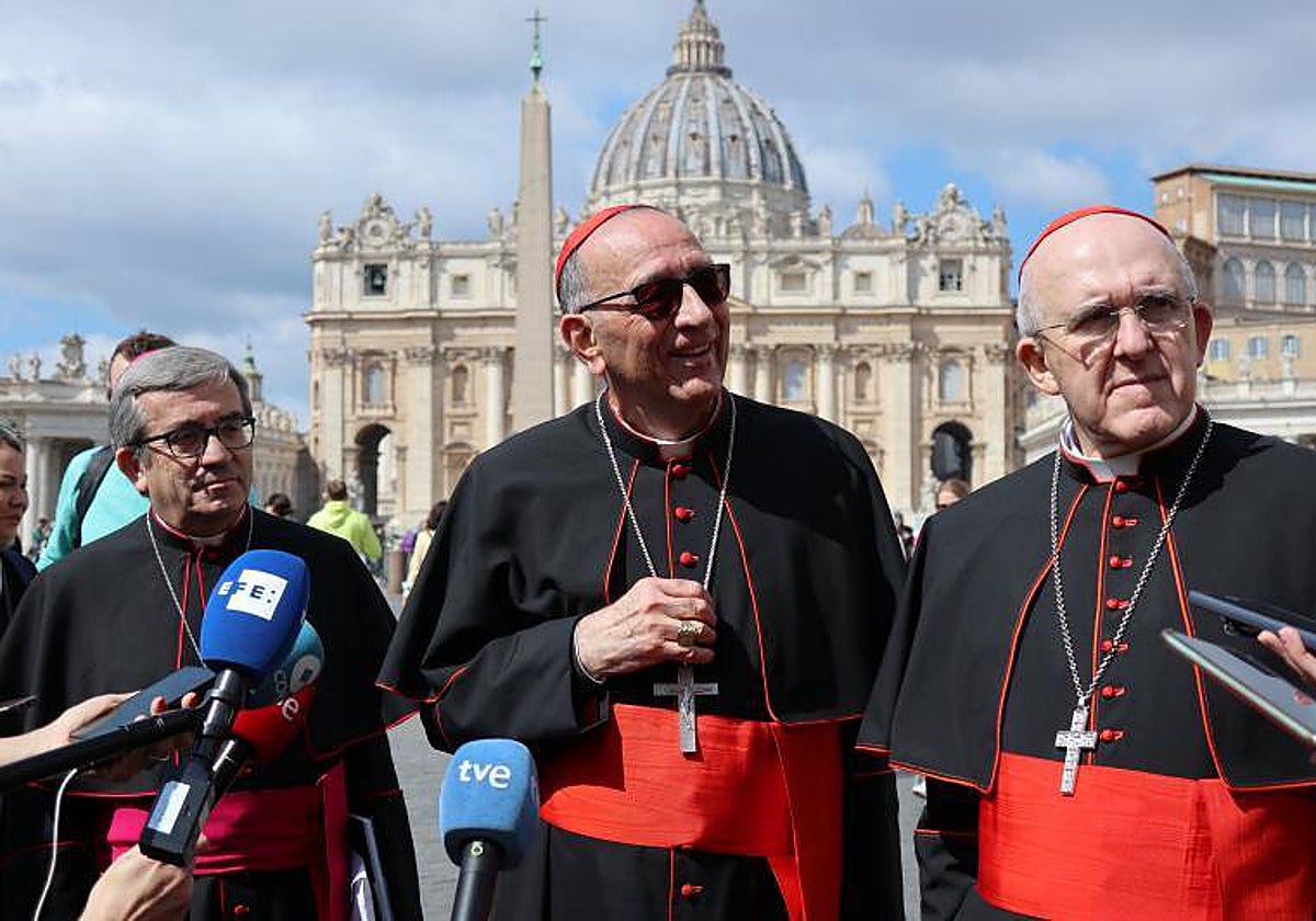 La cúpula de la Conferencia Episcopal Española viajó en abril de 2022 a Roma a reunirse con el Papa, ahora irán todos los obispos