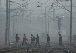 Nueva Delhi cierra sus escuelas por una enorme nube tóxica que multiplica por 35 los límites diarios de la OMS