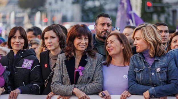 Las ministras socialistas en la manifestación de la mañana