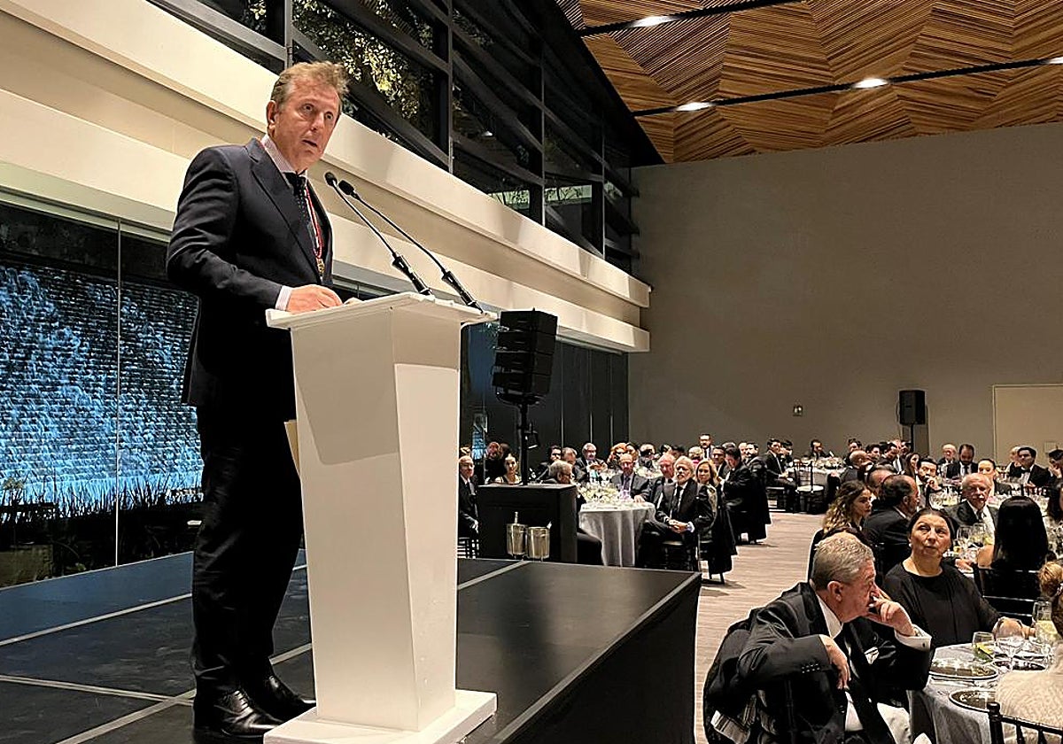 Javier Cremades durante su discurso tras la entrega del premio en México