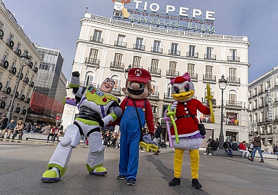 18 años siendo Mickey Mouse: la vida secreta de los peluches de ciudad