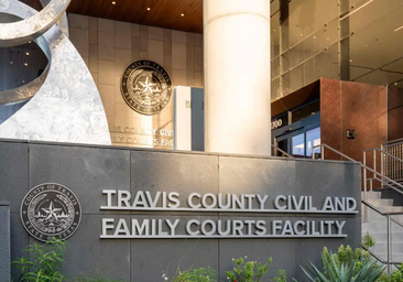 Una mujer abandona Texas para poder abortar de urgencia por un embarazo de riesgo mientras se estudia su caso