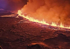 Cesa el flujo de lava de la fisura originada por el volcán de Islandia