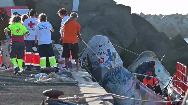 Salvamento Marítimo auxilia a dos cayucos localizados cerca de El Hierro con 130 migrantes
