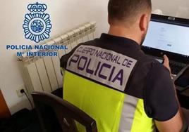 La Policía alerta del timo que suplanta a empresas como Carrefour y el Santander en los primeros días de 2024