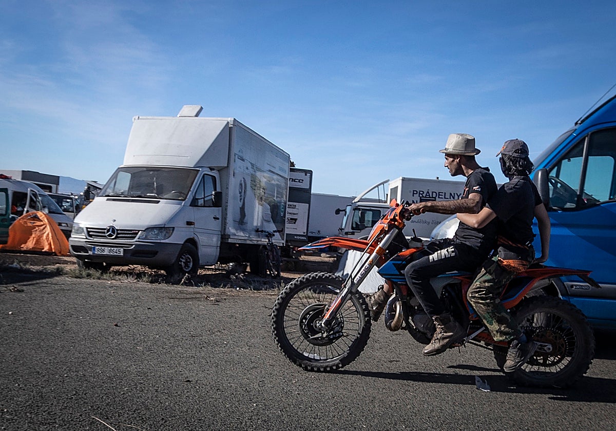 Los últimos 'ravers' de Fuente Álamo apuran el final de la fiesta ilegal