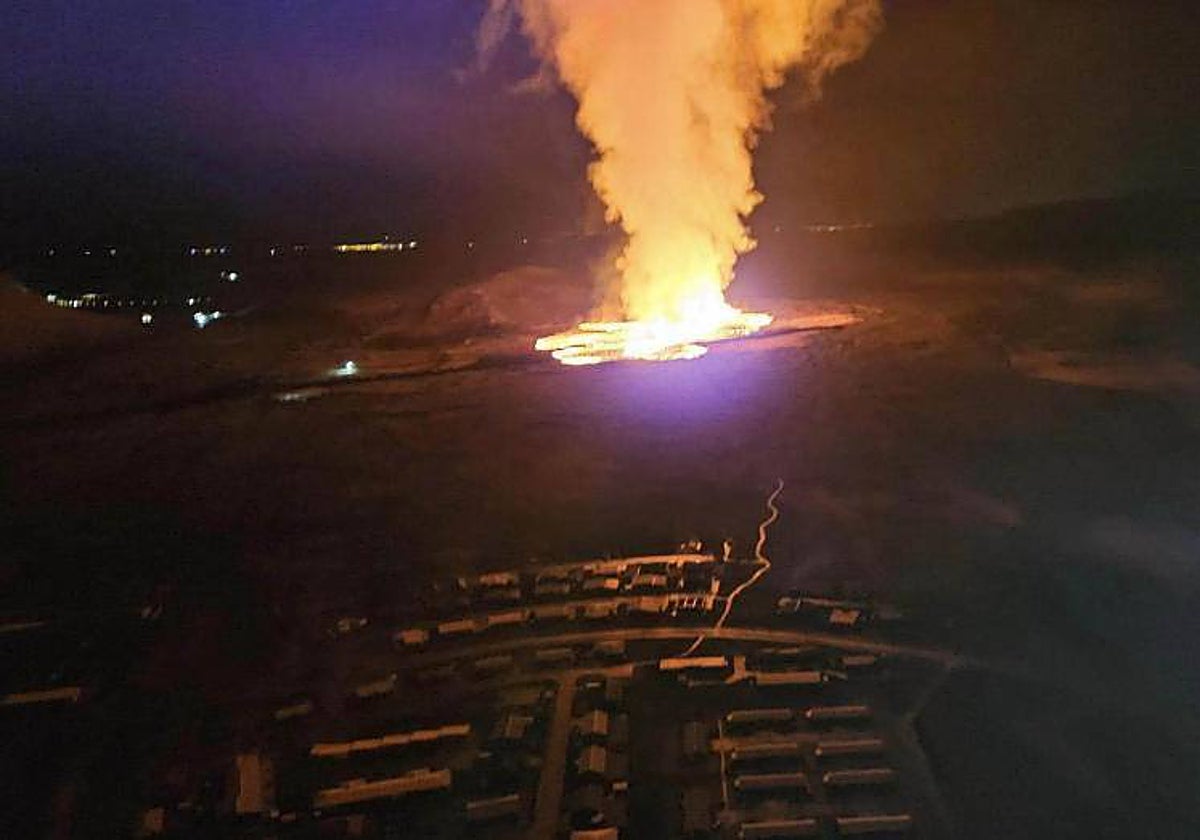 El magma ya se encuentra a menos de quinientos metros de las primeras casas de la población