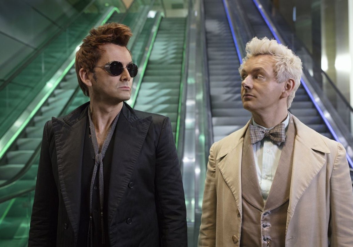 David Tennant y Michael Seen, un ángel y un demonio en la serie de ficción 'Good Omens' donde se muestra el infierno y el cielo