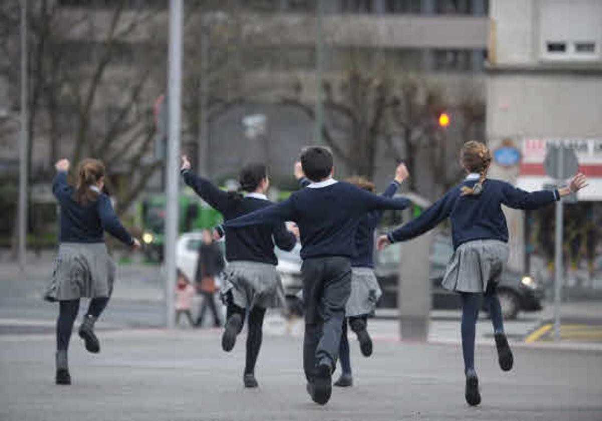 Alumnos de un colegio del País Vasco, con uniforme escolar