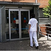 De 2.000 euros en Navarra a más de 3.000 en Murcia: lo que gana un médico de hospital según donde trabaja