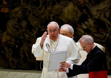 El Vaticano responde a la medida de Francia a favor del aborto: «No puede existir el 'derecho' a quitar una vida humana»