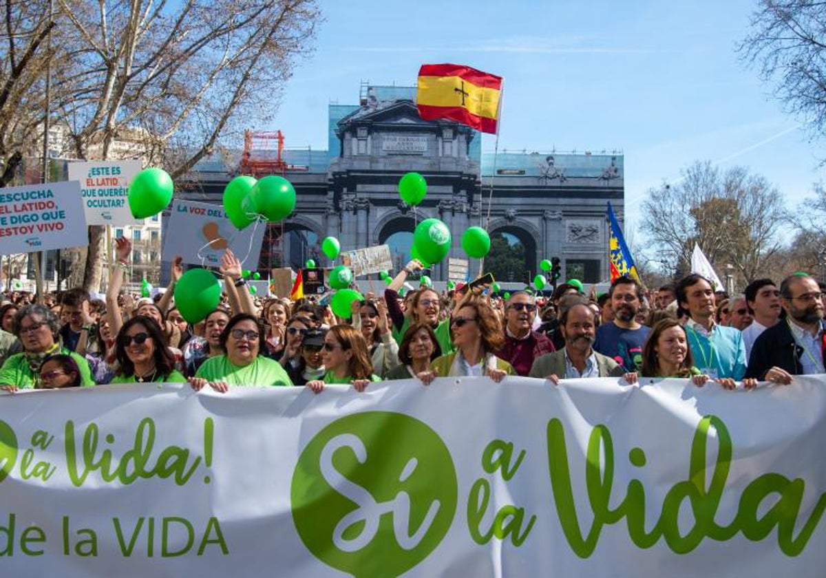 El blindaje francés del aborto como derecho constitucional agita las movilizaciones provida en España