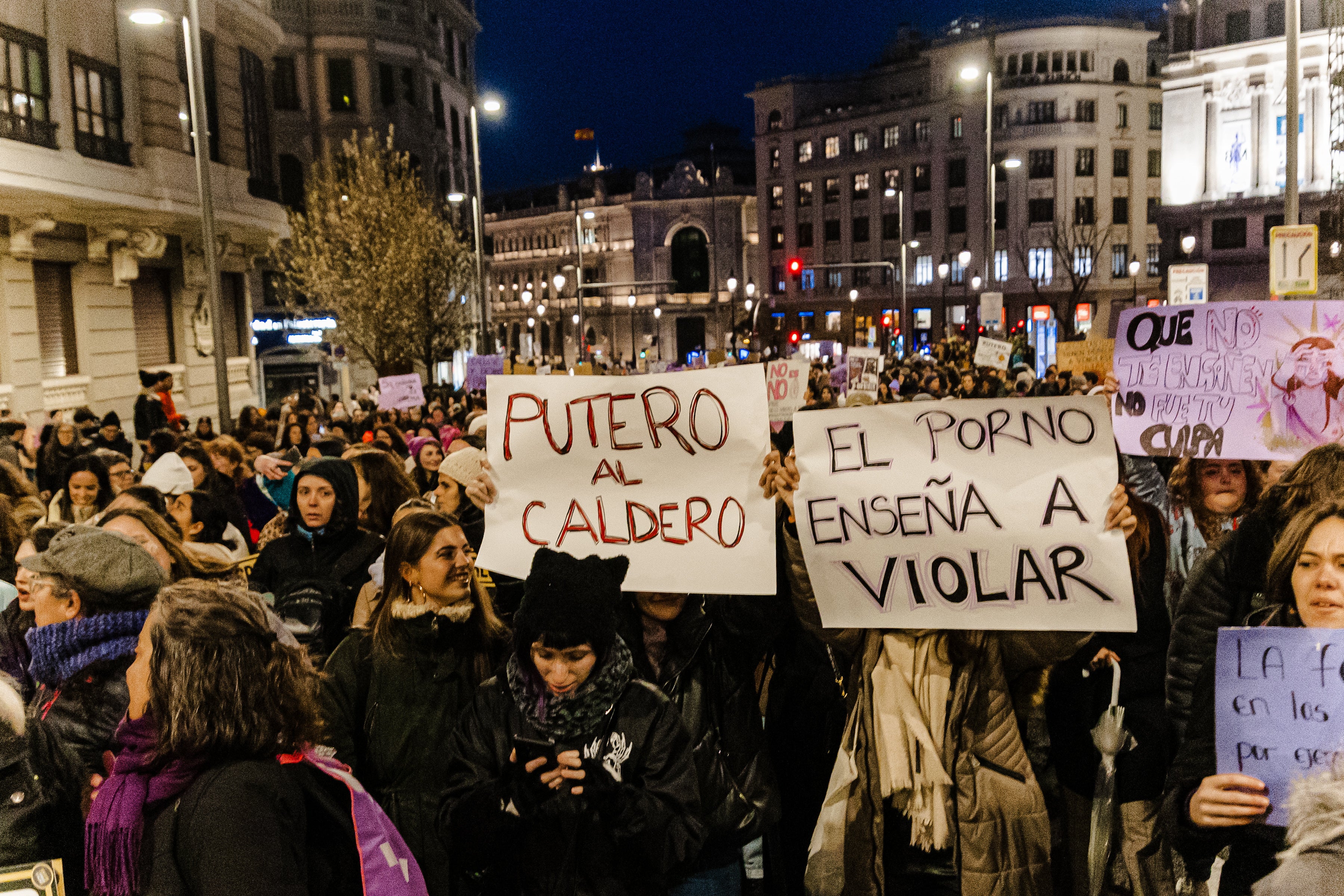 Cientos de personas durante la manifestación convocada por el Movimiento Feminista de Madrid