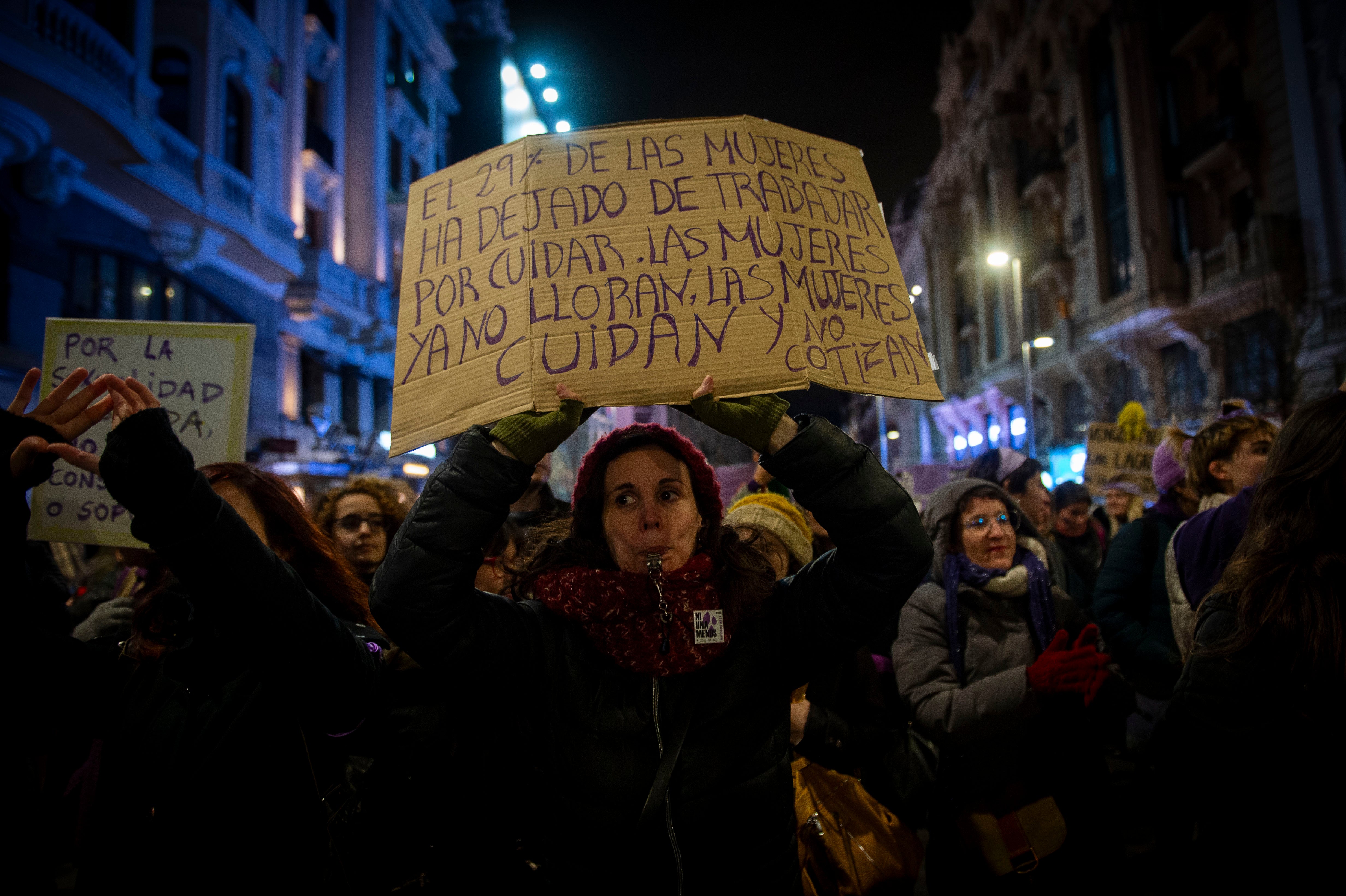 Decenas de mujeres durante la manifestación convocada por el Movimiento Feminista de Madrid 