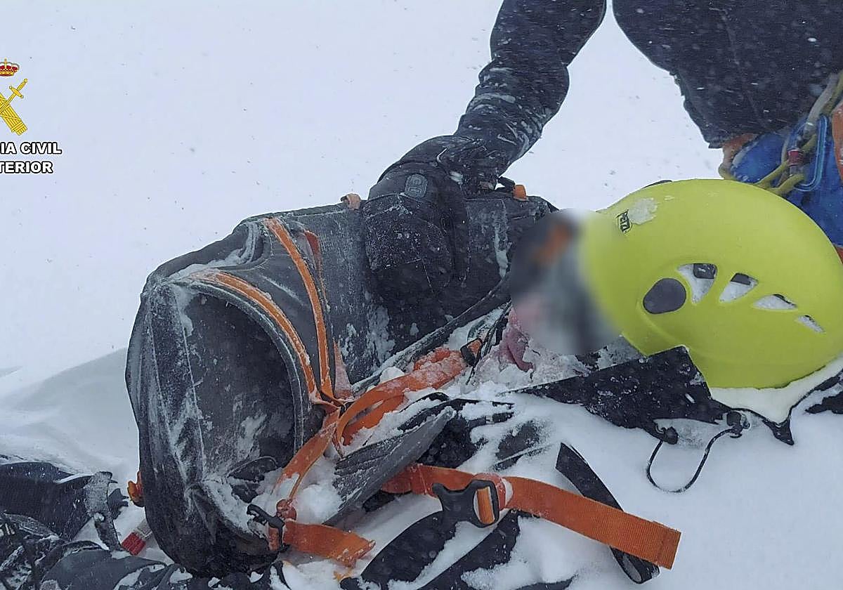 Rescate de dos montañeros en la cara norte del San Pico Lorenzo, en Valdezcaray