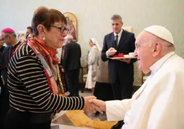 El Papa encomienda su comisión contra los abusos a una expolicía de Chicago y a un obispo colombiano