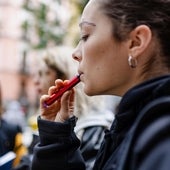 Sanidad quiere «cortar de raíz» el vapeo en los jóvenes: «Es su entrada a la adicción»