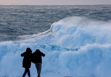 Mueren dos personas en Asturias arrastradas por el fuerte oleaje a causa del temporal