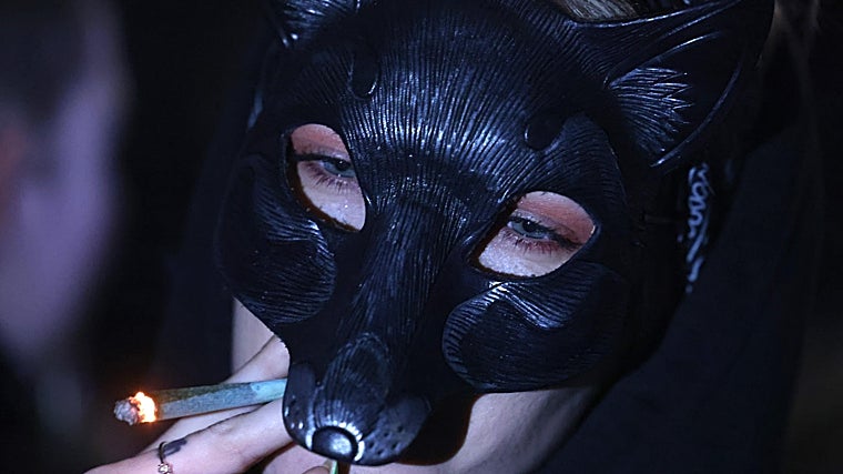 Los participantes acudieron a la quedada con máscaras, diademas y disfraces