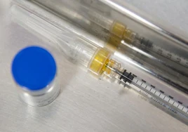 Moderna anuncia la primera vacuna combinada de gripe y covid