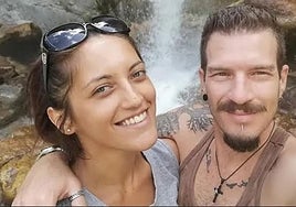 Conmoción en Grecia por el asesinato de una mujer por su expareja en la puerta de una comisaría