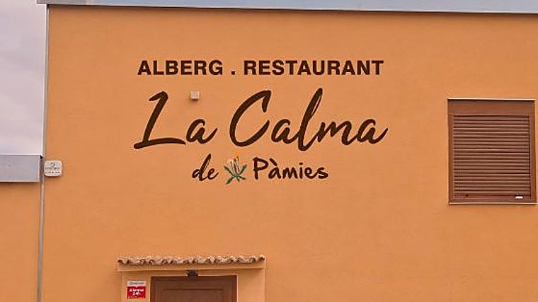 Fachada del hotelito de la familia Pámies, donde se imparten charlas sobre pseudoterapias