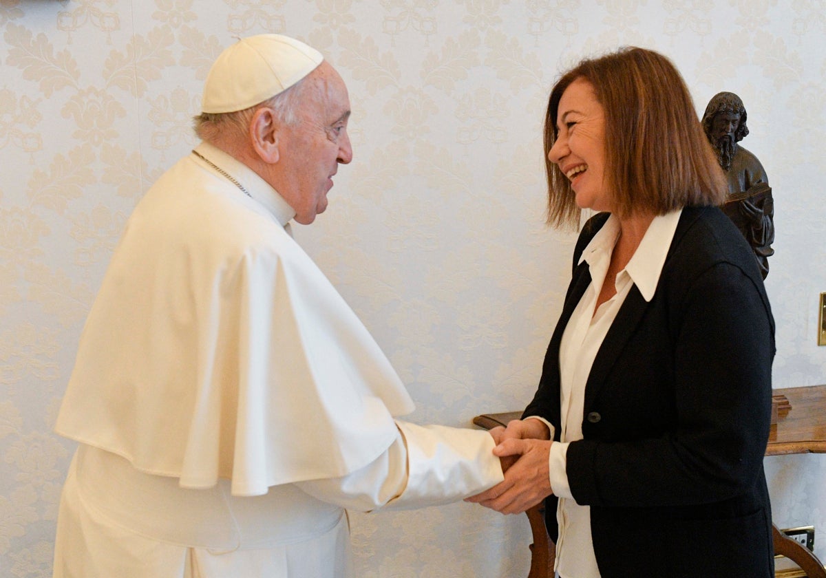 Francisco recibe a la presidenta del Congreso de los Diputados español, Francina Armengol, este sábado en el Vaticano