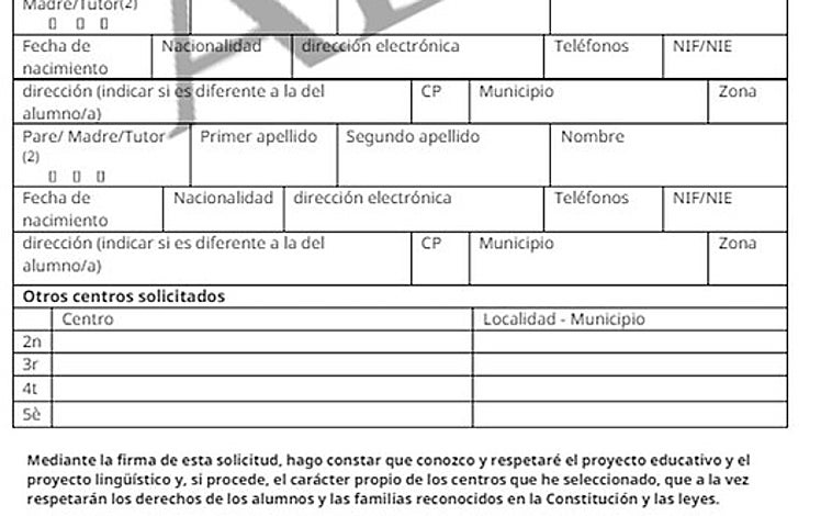 Imagen - El formulario para los padres no tiene casilla para elegir castellano pero indica: «Mediante la firma de esta solicitud, hago constar que conozco y respetaré el Proyecto Educativo y el Proyecto Lingüístico de los centros que he seleccionado»