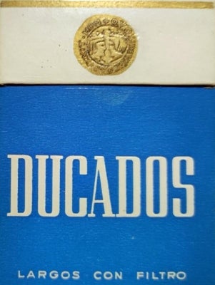 Imagen principal - Ducados, la rudeza del fumador de tabaco negro 