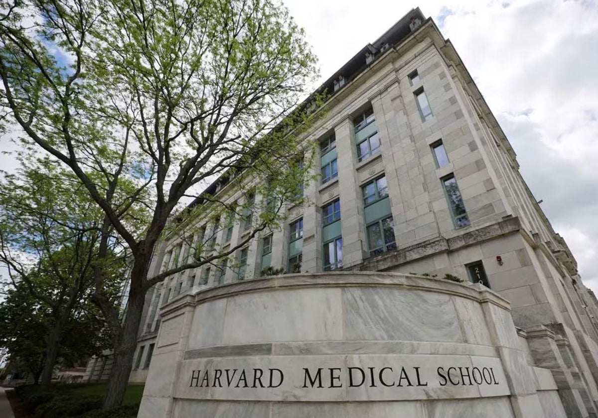 La esposa del exdirector de la morgue de Harvard confiesa que robaba y  traficaba con restos humanos